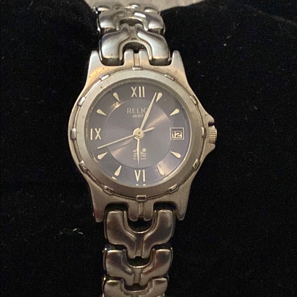 Relic Watch Stainless Steel Silver 6 Water Resistant Zr11574 Preowned 10$